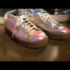 Holographic creepers